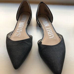 Pointed toe women’s flats